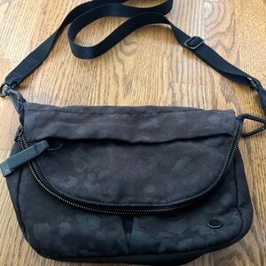 RARE LULULEMON All Night Festival Camo Purse Crossbody Bag Purse Black